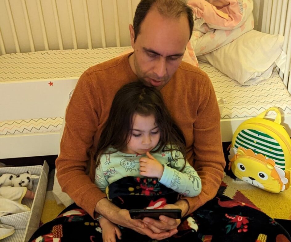 Ali Abdolrahmani with his daughter.