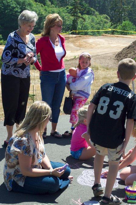 The Christoffersons watch the chalking