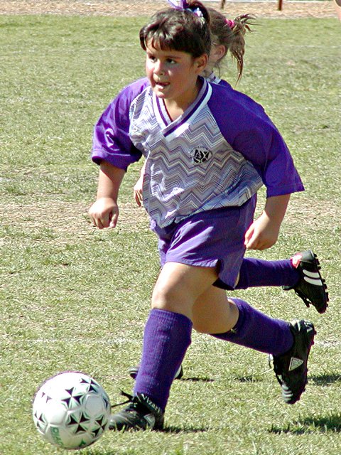 The amazing three-legged soccer player