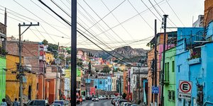 Looking southward on Calle Alhóndiga from near the Escuela de Minas