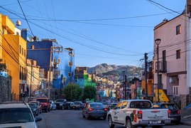 Looking southward on Calle Alhóndiga from near the Escuela de Minas