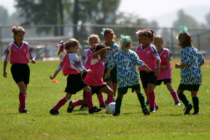 Mass of players at midfield