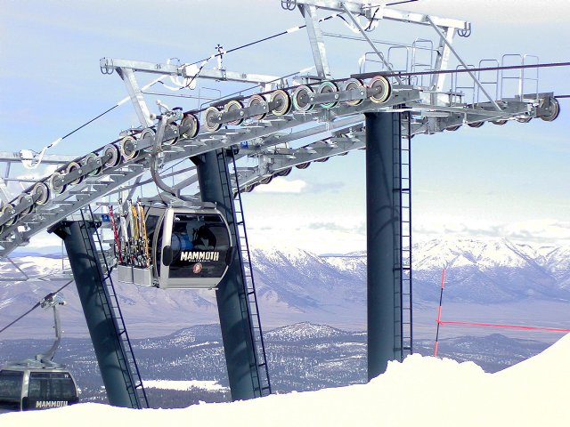 Gondola arriving at Panorama Station