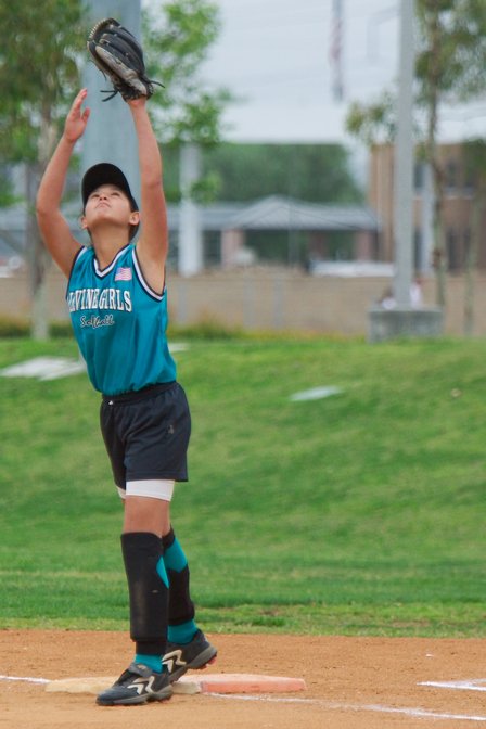 Shannon stretches to make a play at 1st