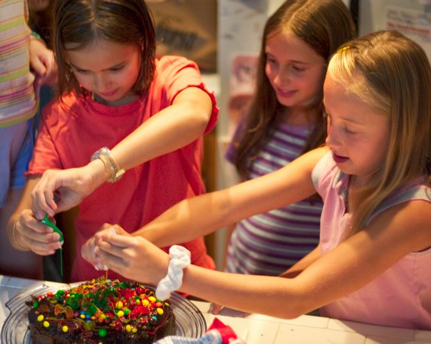 Decorating cake, III