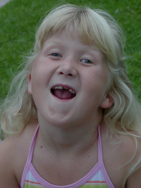 Sara shows off another missing tooth