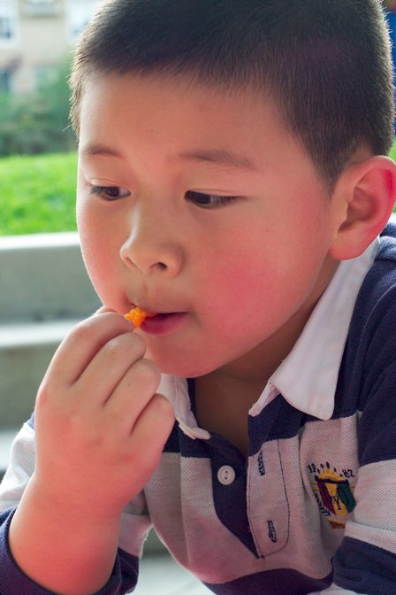 Hanlin Eating Cheetohs