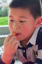 Hanlin Eating Cheetohs