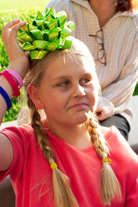 Lee Decorates Herself