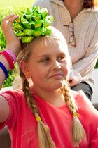 Lee Decorates Herself