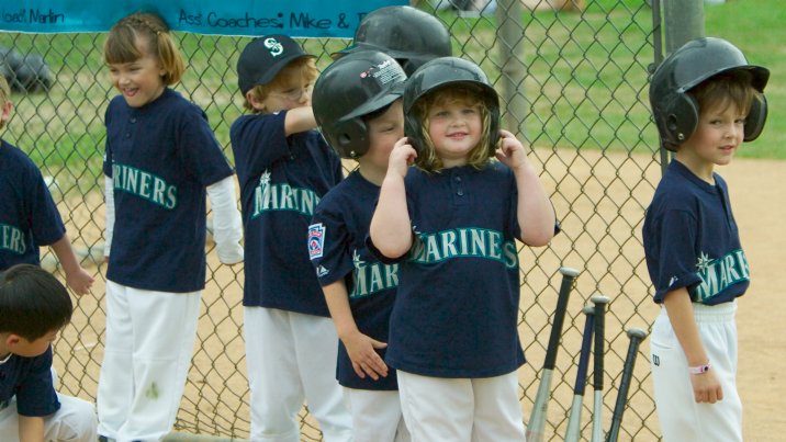 The lineup lines up behind the backstop